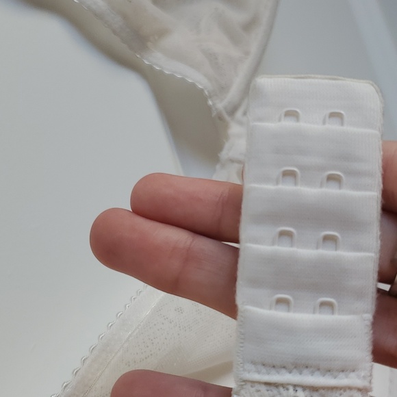 Victoria's Secret Very Sexy Unlined Plunge in Size 34DD - Picture 7 of 8